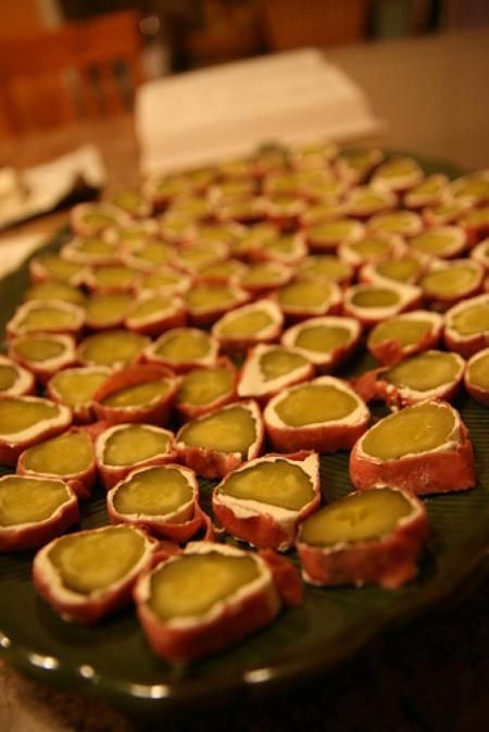 Chipped Beef Pickle Roll Ups Recipe Beef Pickle, Pickle Roll Ups, Wrapped Pickles, Beef Roll Ups, Pickle Appetizers, Ham Wraps, Homemade Ham, Dried Beef, Beef Roll