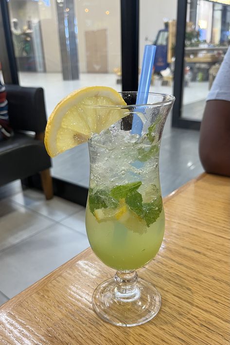 Mojito Snap, Tiktok Pictures, Mojito Drink, Virgin Mojito, Specialty Drinks, Cocktail Night, Instagram Blog, Food Snapchat, Lewis Hamilton