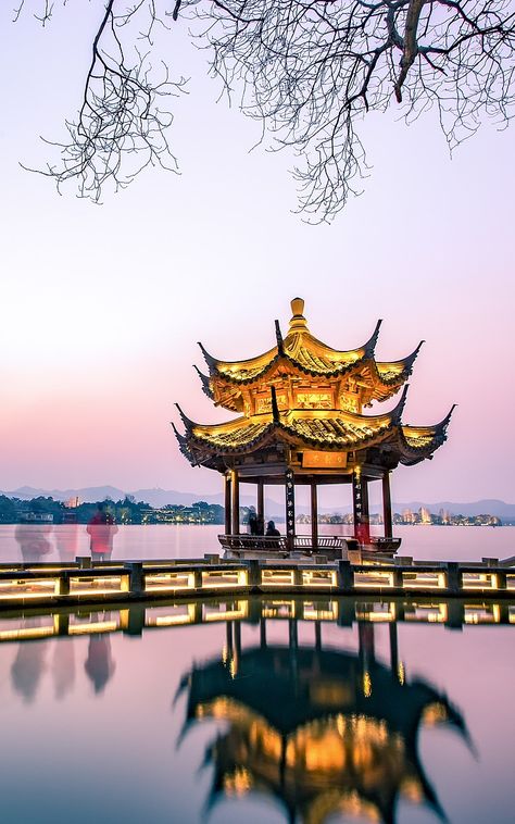 Hangzhou West Lake, China School, China Pagoda, China Aesthetic, Chinese Places, Chinese Buddhism, Study In China, China Spring, China Architecture