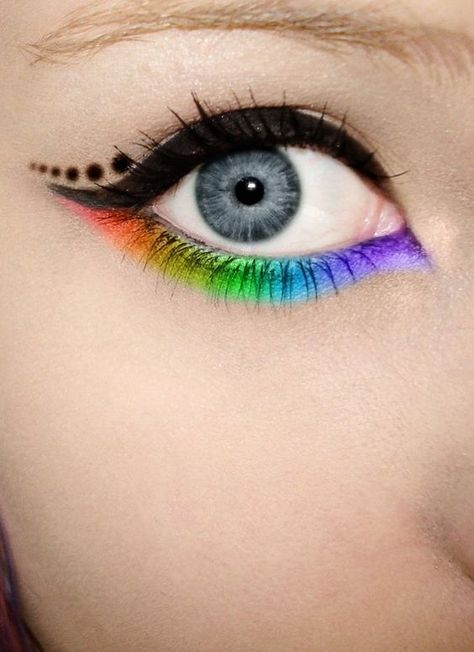 Tips on How to Wear Rainbow Makeup - Rainbow Makeup Ideas Fantasy Make-up, Make Up Designs, Rainbow Eyeshadow, Make Up Foundation, Pride Makeup, Rainbow Makeup, Make Up Remover, Makeup Hacks, Crazy Makeup