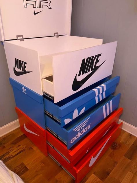 Sneakerhead Room, Basketball Room, Mens Bedroom Decor, Hypebeast Room, Shoe Room, Future Apartment Decor, Mens Bedroom, Bed Diy, Home Decoration Ideas