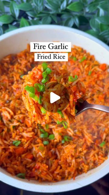 Carrot Rice Recipes Indian, Onion Rice Recipe, Ginger Recipe, Crunchy Veggies, Cabbage Carrot, Pav Bhaji Masala, Garlic Fried Rice, Pav Bhaji, Cooked Rice