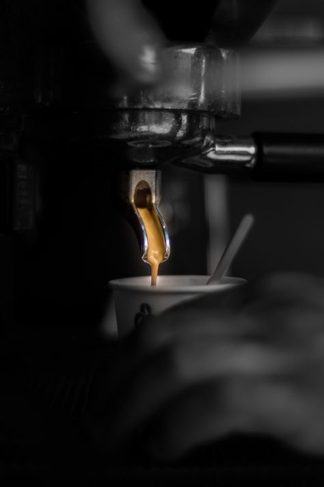 rain-storms: “ Golden coffee by Abdulrahman Islambouli Via Flickr: My daily coffee, it’s Irresistible. (express coffee) i drink it every day and i’m so in love with this taste . ” Coffee Shop Photography, Coffee Shot, Coffee Barista, Coffee Pictures, Coffee Photos, Coffee Poster, Coffee Photography, Aesthetic Coffee, Chocolate Coffee