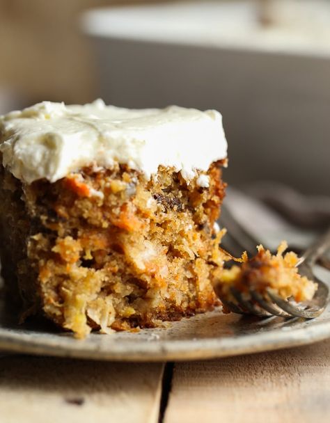 This Perfect Carrot Cake Recipe is the best! It's incredibly easy, loaded with flavor AND it's topped with the best cream cheese frosting! Box Carrot Cake Recipe, Perfect Carrot Cake, Carrot Cake Recipe Easy, Homemade Carrot Cake, Easy Carrot Cake, Carrot Cake Cheesecake, Carrot Cake Cookies, Best Carrot Cake, Carrot Cake Recipe