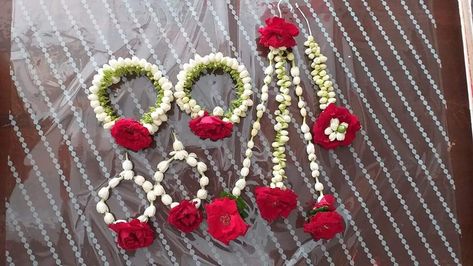 Real Flower Jewelry For Bride, Real Flower Jewellery For Haldi Bridal, Real Flower Jewellery For Haldi, Mehandi Jewellery, Shadi Ideas, Mehendi Bride, Flower Mala, Jewellery For Haldi, Bride Essentials