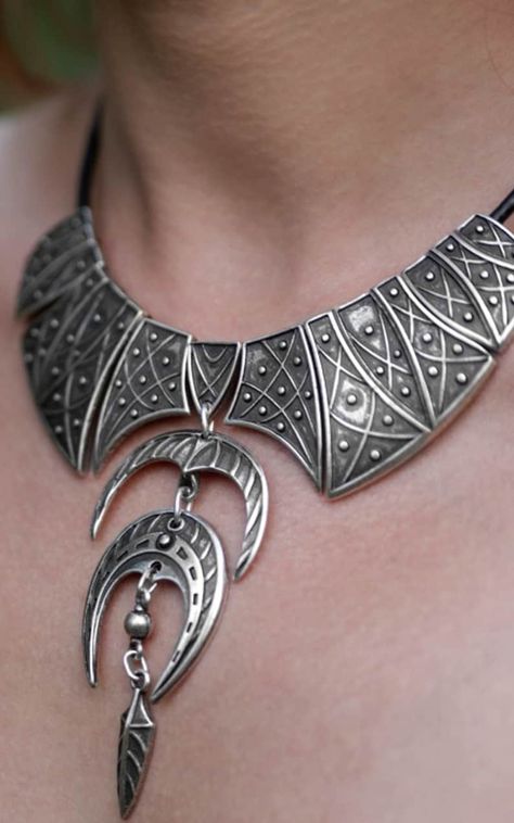 Celtic Viking, Norse Jewelry, Horseshoe Necklace, Bracelet Viking, Arrow Pendant, Estilo Hippie, Viking Necklace, Bib Necklaces, Viking Jewelry