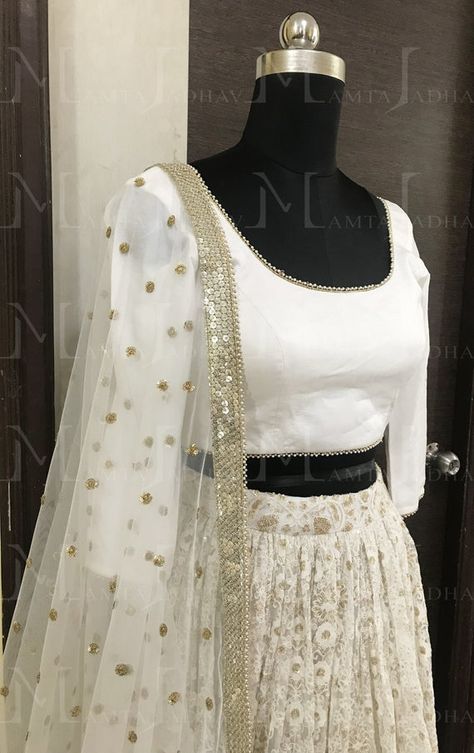 Off White Blouse Designs For Lehenga, White Lehenga Wedding Guest, White And Gold Lehenga Simple, Festive White Lehenga With Gold Embroidery, White Wedding Choli With Gold Embroidery, White And Gold Lehenga, White And Golden Lehenga, White Golden Lehenga, Dhavani Designs