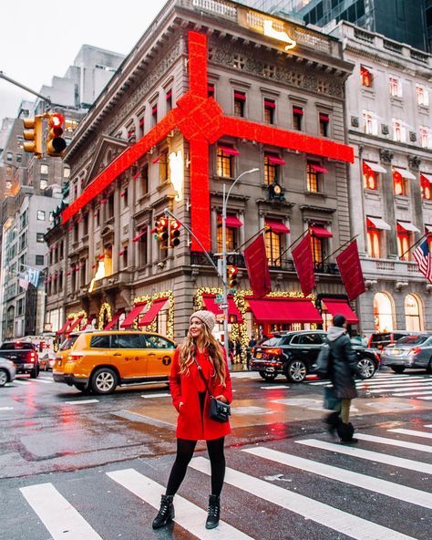 Christmas in New York - Shopping 5th Avenue Cartier Building, Christmas In New York City Aesthetic, Christmas In New York Outfits, New York Christmas Time, Christmas In New York Aesthetic, York Outfits, New York Shopping, New York City Christmas, Christmas In Nyc