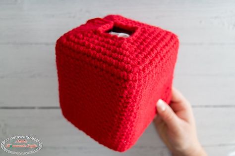 Crochet Kleenex Box Cover Pattern Free, Crochet Tissue Box Cover Free Pattern, Crochet Kleenex Box Cover, Tissue Box Cover Crochet Pattern Free, Tissue Holder Pattern, Crochet Tissue Box Cover Pattern, Crochet Diy Ideas, Crochet Christmas Tissue Box Cover, Crocheted Tissue Box Covers