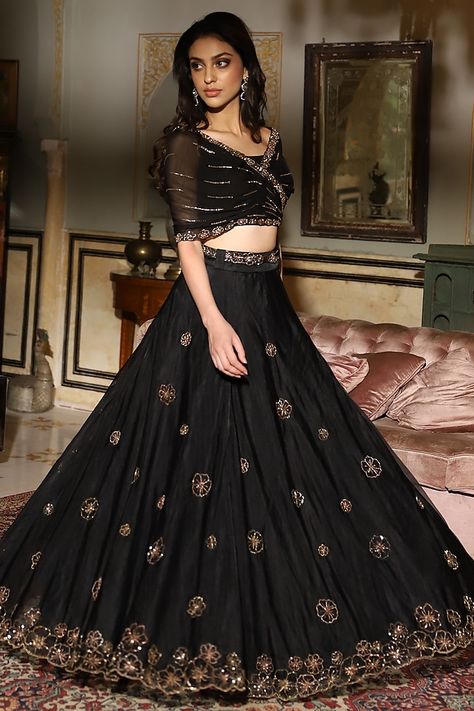 Black Organza Hand Embroidered Lehenga Set Design by Imbaali at Pernia's Pop Up Shop 2024 Lehenga Designs For Party, Black Lengha Blouse Designs, Wedding Reception Dress Ideas For Guest, Lehenga Designs For Stitching, Black Lehenga Ideas, New Indian Dress Design 2024, Organza Lehnga Outfit, Black Outfits For Wedding Guest, Lehenga Designs Stitching