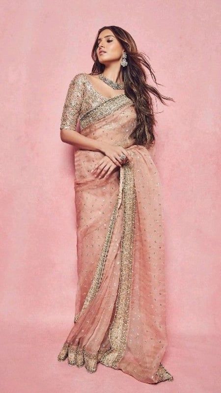 Stylish Sarees Party Wear, Indian Saree Designs, Top Lehenga, Actress Photoshoot, Farewell Sarees, Engagement Saree, Tara Sutaria, Rhea Kapoor, Indian Wedding Gowns