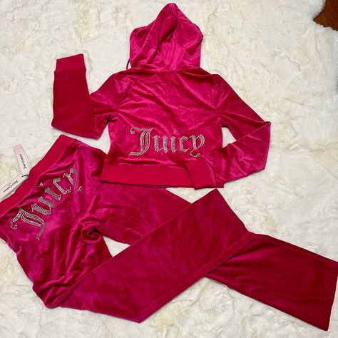 Juicy Couture Rhinestones Velour Hoodie And Pant Are Brand New With Tags Still Attached Color Is Hot Pink Size : L Made In China 2 Piece Sweat Suit, Juicy Track Suit 2000, Pink Juicy Couture Track Suit Aesthetic, Juicy Couture Sets, Juicy Couture Fits, Hot Pink Juicy Couture Tracksuit, Red And Pink Clothes, Juicy Contour Tracksuit, Juicy Tracksuit Aesthetic