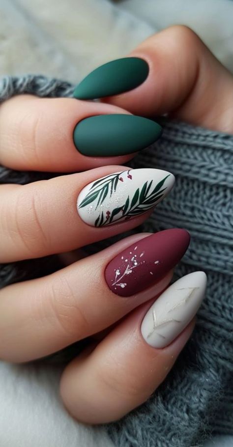 Cute And Easy Christmas Nails, Winter Acrylic Nails Ideas, Nails 2024 Christmas, Winter Nail Ideas Blue, Easy Winter Nail Designs, Winter Season Nails, Christmas Nails Green And Red, Winter Gel Nails Ideas, Christmas Nails 2024