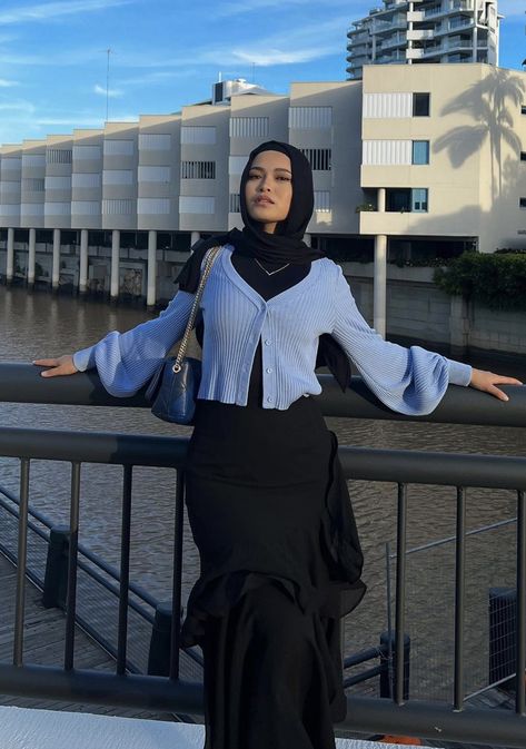 Hijabi Brunch Outfit, Hijabi Crop Top Outfit, Muslim Teenage Outfits, Hijab Modest Outfits, Hijabi Dress Outfits, Hijabi Fashion Dress, Hijabi Dresses Casual, Muslim Summer Outfits, Hijabi Skirt Outfits