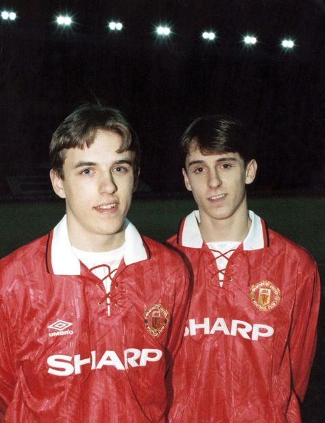 Manchester United great Gary Neville appointed Valencia coach: Fans react - Manchester Evening News Poster Bola, Phil Neville, Gary Neville, Sir Alex Ferguson, Manchester United Football Club, Classic Football Shirts, Football Uniform, Premier League Champions, Association Football