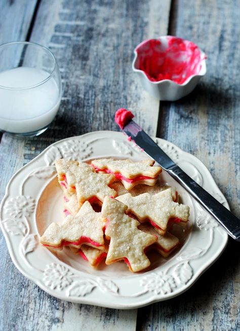 Christmas Cream Wafer Cookies Cream Wafer Cookies, Cocktails Pitcher, Swedish Sandwich, Puff Pastry Cookies, Christmas Sandwiches, Pastry Cookies, Christmas Breakfast Casserole, Pitcher Cocktails, Gooey Butter Cookies