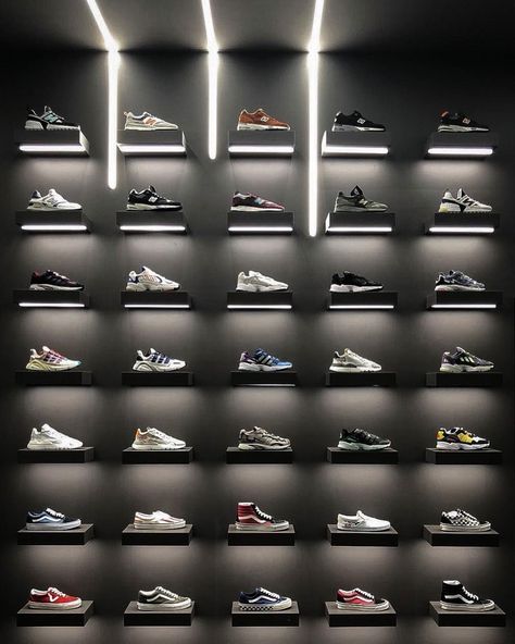 Sneakers Display Ideas, Shoe Collection Wall, Sneakers Store Design, Instagram Store Design, Sneaker Store Design, Shoes Display Design, Sneaker Collection Display, Shoe Display Ideas, Shoe Collection Display