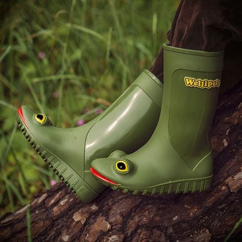 Frog Rain Boots, Swamp Fashion, Frog Fashion, Frog Shoes, Frog Habitat, Gum Boot, Solar Punk, Concept Fashion, Frog Life