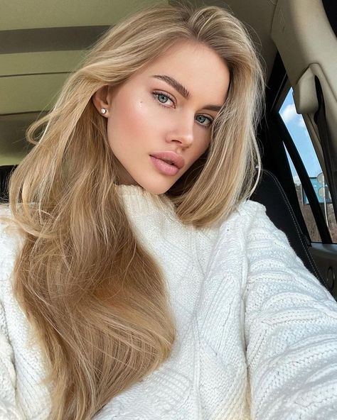 Hair Beauty Photography, Photography 2023, Bombshell Hair, Woman Costume, Braut Make-up, Blowout Hair, Blonde Hair Inspiration, Blonde Hair Looks, Business Hairstyles