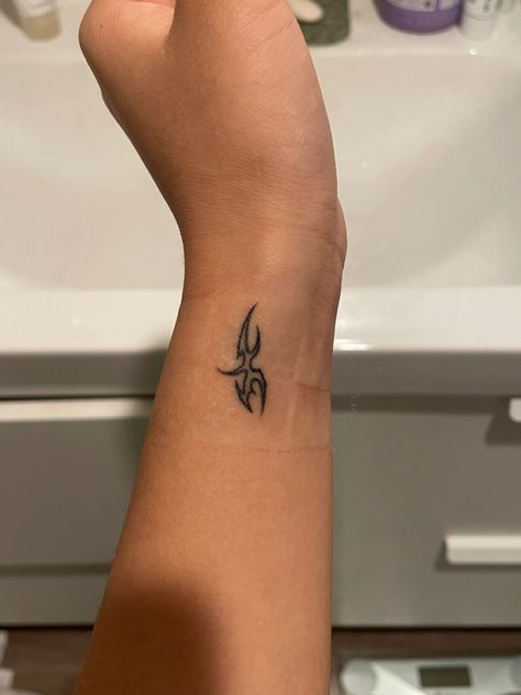 Stick And Pokes Aesthetic, Stick And Poke Tattoo Ideas Men, Good Stick And Poke Tattoos, Stick N Poke Hand Tattoos, Cool Stick And Pokes, Stick And Poke Tattoo Men, Basic Tattoos Men, Hand Poked Tattoo Ideas Simple, Sick And Poke Tattoos