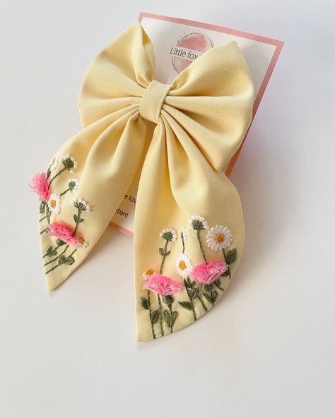 Embroider Names, Embroidered Hair Bows, Girls Hair Bows Diy, Diy Hair Accessories Ribbon, Basic Hand Embroidery Stitches, Flower Decorations Diy, Bow Template, Fabric Hair Bows, Yellow Bow