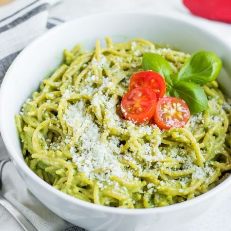 Avocado Pesto Pasta Spiral Recipes, Dinner Avocado, Lemon Parmesan Pasta, Trisha Yearwood Recipes, Avocado Pesto Pasta, Avocado Juice, Dinner Fresh, Zucchini Noodle Recipes, Zucchini Noodle