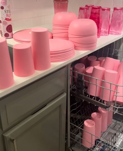 Cute Luxury Apartment, All Pink Apartment, Pink Apartment Aesthetic Baddie, Pink Kitchen Decor Apartment, Pink Apartment Aesthetic Kitchen, Pink Decor Apartment, Pink And Black Apartment Aesthetic, Pink Home Decor Ideas, Pink Apartment Aesthetic Living Room