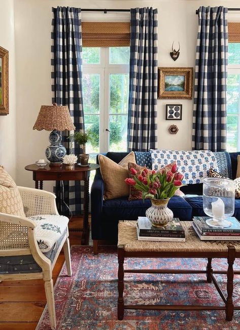 Cottage Living Rooms, Monday Blues, My Bedroom, Traditional Living Room, Cottage Living, Decoration Inspiration, Transitional Decor, Living Room Inspo, Small Decor