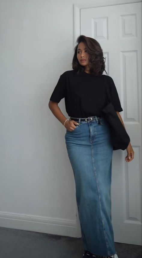 amazon find's out!! the shippest skirt all over the internet!! Modest Style Christian, Long Jean Skirt, Looks Jeans, Modesty Outfits, Cute Modest Outfits, Denim Skirt Outfits, Downtown Outfits, Skandinavian Fashion, Nashville Outfits