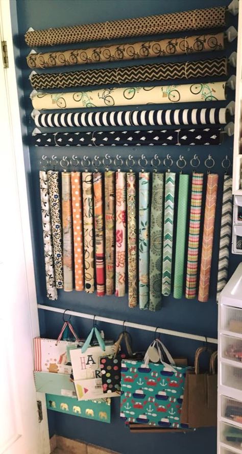 Gift wrapping station for small spaces.  This is behind my craft room door. Small Closet Hacks, Creating Storage, Organising Ideas, Gift Wrap Organization, Wrapping Paper Storage, Gift Wrapping Station, Gift Wrap Storage, Wrapping Station, Sewing Room Storage