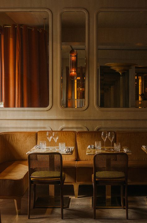 Paris's Nolinski restaurant harnesses a golden 1970s style - The Spaces Vintage Restaurant Interior, Spanish Restaurant Design, Art Deco Wall Panelling, Modern French Bistro, Modern Art Deco Architecture, Art Deco Restaurant, Restaurant Seating Design, Restaurant Inspiration, Bar In Casa