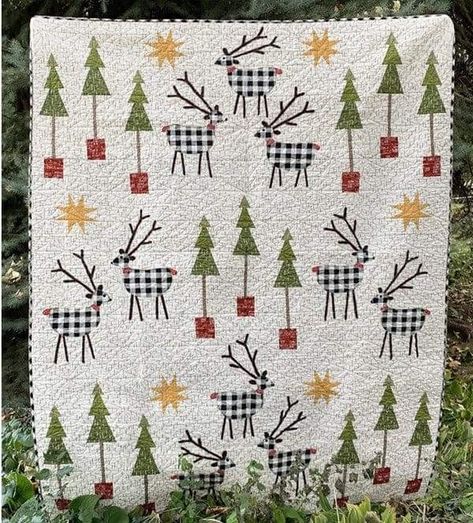 This Is Christmas, Christmas Quilting Projects, Winter Quilt, Sue Spargo, Christmas Quilt Patterns, Wool Applique Patterns, Raw Edge Applique, Winter Quilts, Applique Pattern