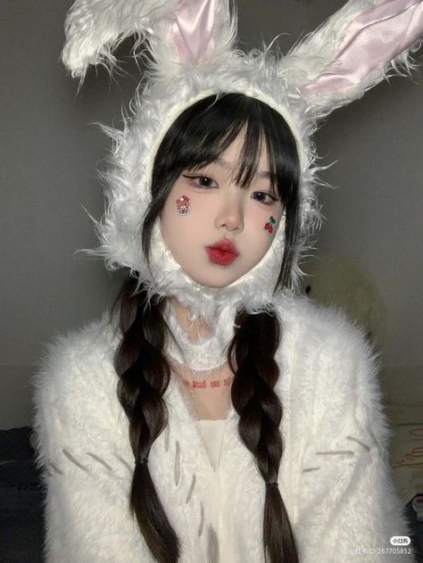 Bunny Ears Hat, Ear Hats, Instagram Girls, Ideas For Instagram Photos, Couple Drawings, Couple Cartoon, Bunny Ears, Bunny Ear, Selfie Poses