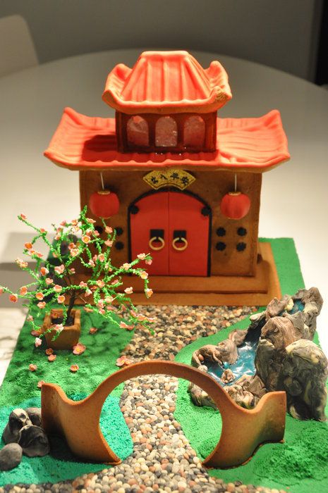 Chinese Garden Gingerbread house Christmas Gingerbread Houses, Pumpkin Cookies Decorated, Cookies Halloween, All Things Gingerbread, Gingerbread House Designs, Gingerbread House Cookies, Chinese Theme, 3d Cookie, Cookie House