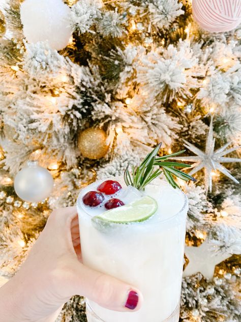 White Christmas Margaritas - Carolina Charm Christmas Margarita Recipe, Christmas Margaritas, White Christmas Margarita, Holiday Margaritas, Christmas Margarita, Easy Margarita Recipe, Christmas Drinks Recipes, Margarita Ingredients, White Cranberry Juice