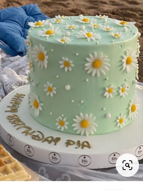 Aesthetic Green Birthday, Cake With Daisies, Green Birthday Cake, Green Birthday Cakes, Sweet Treats To Make, Baby First Birthday Cake, Green Birthday, Treats To Make, Birthday Cake Chocolate