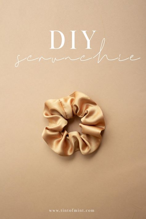 How To Make Satin Scrunchies, Satin Products, Sewing Step By Step, Sewing Business Logo, Scrunchie Pattern, Scrunchie Holder, Satin Pattern, Diy Hair Scrunchies, Satin Fabrics