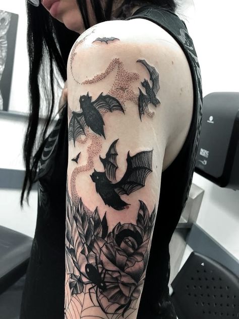 Temporary Tattoos Diy, Gotik Tattoo, Goth Tattoo, Funky Tattoos, Bat Tattoo, Tattoo Henna, Wicked Tattoos, Inspiration Tattoos, Halloween Tattoo