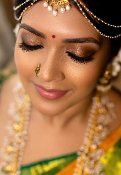 Vithya Hair And Makeup, Bride Eye Makeup, South Indian Makeup, Hair And Makeup Wedding, Simple Bridal Makeup, South Indian Wedding Hairstyles, Dusky Skin, Yellow Eye Makeup, Hairstyle Bridal