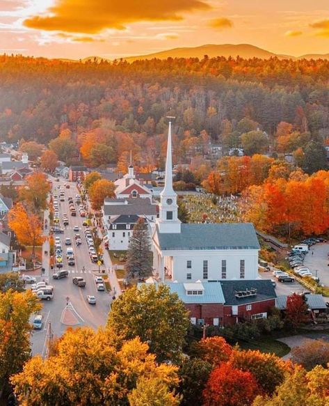 Fall Season Pictures, New England Road Trip, Stowe Vermont, Fall Arts And Crafts, New England States, Small Town Life, Fall Break, Autumn Scenes, Autumn Scenery