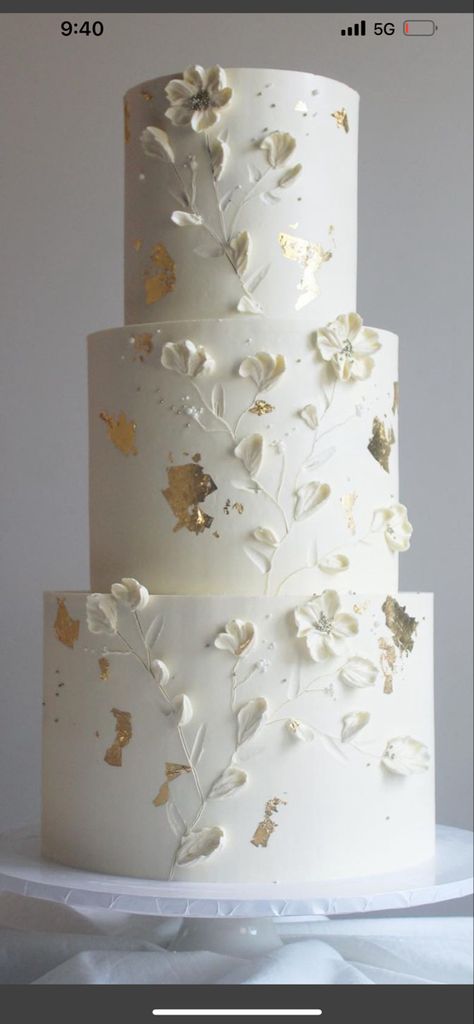 Wedding Cake Gold Leaf, Wedding Cake Designs Elegant, White And Gold Wedding Cake, Textured Wedding Cakes, Quince Cake, Wedding Cake Pearls, Pearl Cake, 3 Tier Wedding Cakes, Quince Decorations