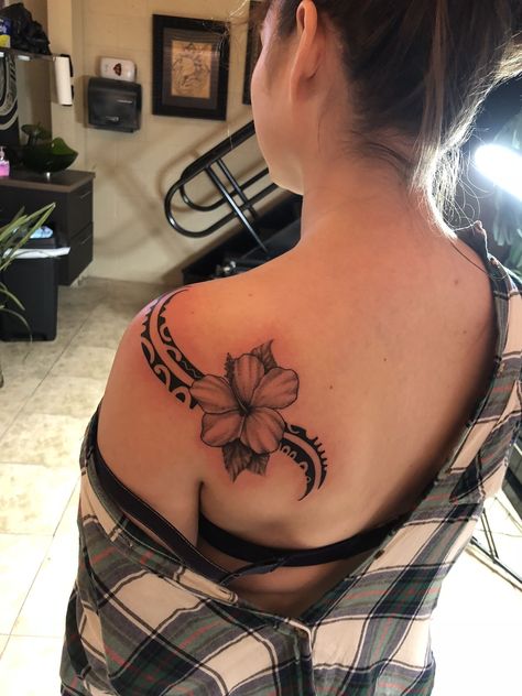 Hibiscus Mandala Tattoo Design, Plumeria Back Tattoo, Hawaiian Female Tattoo, Hibiscus Tattoo Puerto Rican, Island Leg Tattoo, Hawaiian Shoulder Tattoo, Tattoo Ideas Female Hawaiian, Guam Tattoos For Women, Hawaiian Shoulder Tattoo For Women