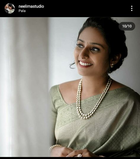 Pearl Necklace On Saree, Pearl Necklace With Saree, Jewelry On Saree, Necklace On Saree, Necklace With Saree, Desi Wear, Saree Look, Fit Inspo, Crystal Jewelry