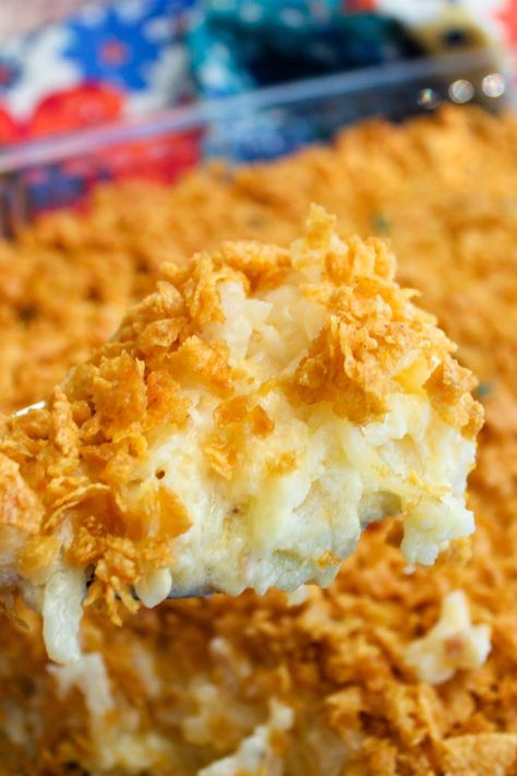 Southern Hash Brown Casserole Hash Brown Breakfast Casserole, Hash Brown Breakfast, Potato Dinner, Thanksgiving Dinner Recipes, Hash Brown Casserole, Comfort Food Southern, Dinner Side Dishes, Hash Brown, Just A Pinch