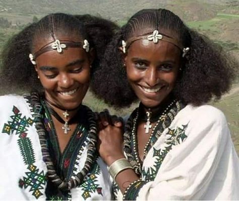 Ethiopian Braids, Oromo People, Ethiopian People, Ethiopian Women, Ethiopian Dress, Traditional Hairstyle, Cornrow Hairstyles, African Culture, African Beauty