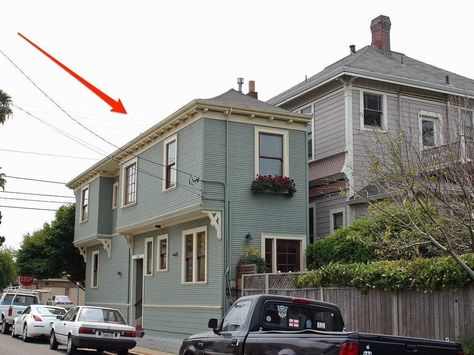 Spite-Houses - built out of spite! Don't upset your neighbours or they might just build a house in front of yours! Spite House, Alameda California, Crazy Houses, Brick And Mortar, House Built, Small Home, The Guardian, Economics, Estate Agent