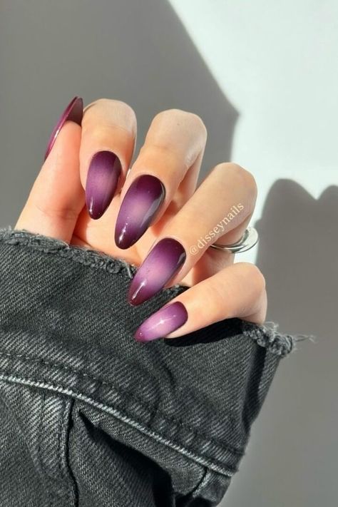 If you’re into dark aesthetics, look no further for your next manicure: these dark aura nails are witchy perfection.//photocredit:@disseynails Aura Nails With Chrome, Dark Aura Nails, Aura Nails Designs, Trending Almond Nails, Purple Matte Nails, Short Aura Nails, Purple Nails Aesthetic, Aura Nail Designs, Cute Purple Nails