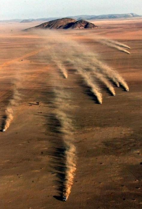 Racing the desert Pajero Off Road, Cars Outside, Paris Dakar Rally, Paris Dakar, The Adventure Zone, Off Road Racing, Adventure Motorcycling, Pictures Of The Week, Rally Car