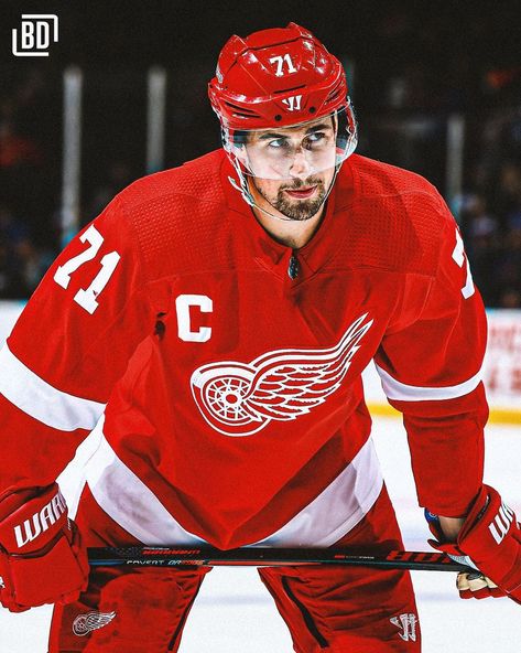 Henrik Zetterberg, Dylan Larkin, Boys Hockey, Hockey Pictures, Detroit Red Wings Hockey, Red Wings Hockey, The C, Detroit Red Wings, Hockey Players