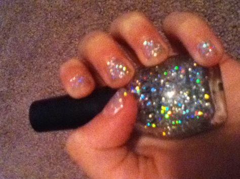 2000s Glitter Aesthetic, Clear Glitter Nail Polish, Messy Nails Aesthetic, Messy Nail Polish, Indie Sleaze Nails, Chipped Nail Polish Aesthetic, Glitter Nails Aesthetic, 2010 Nails, Nail Polish Aesthetic